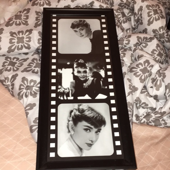 Room decor - Picture 1 of 3